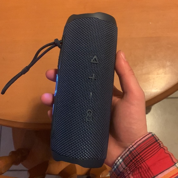 Flip 6 Speaker 🔊 - Picture 2 of 4